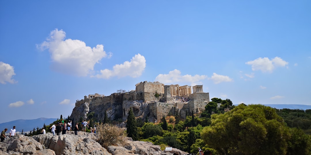 Przewodnik po najważniejszych miejscach: zabytki Aten.