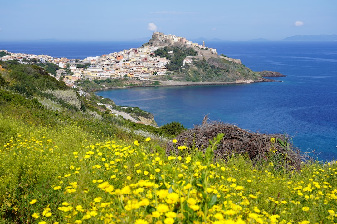 Jak wybrać idealne miejsce na wiosenny urlop? Greckie wyspy na majówkę.